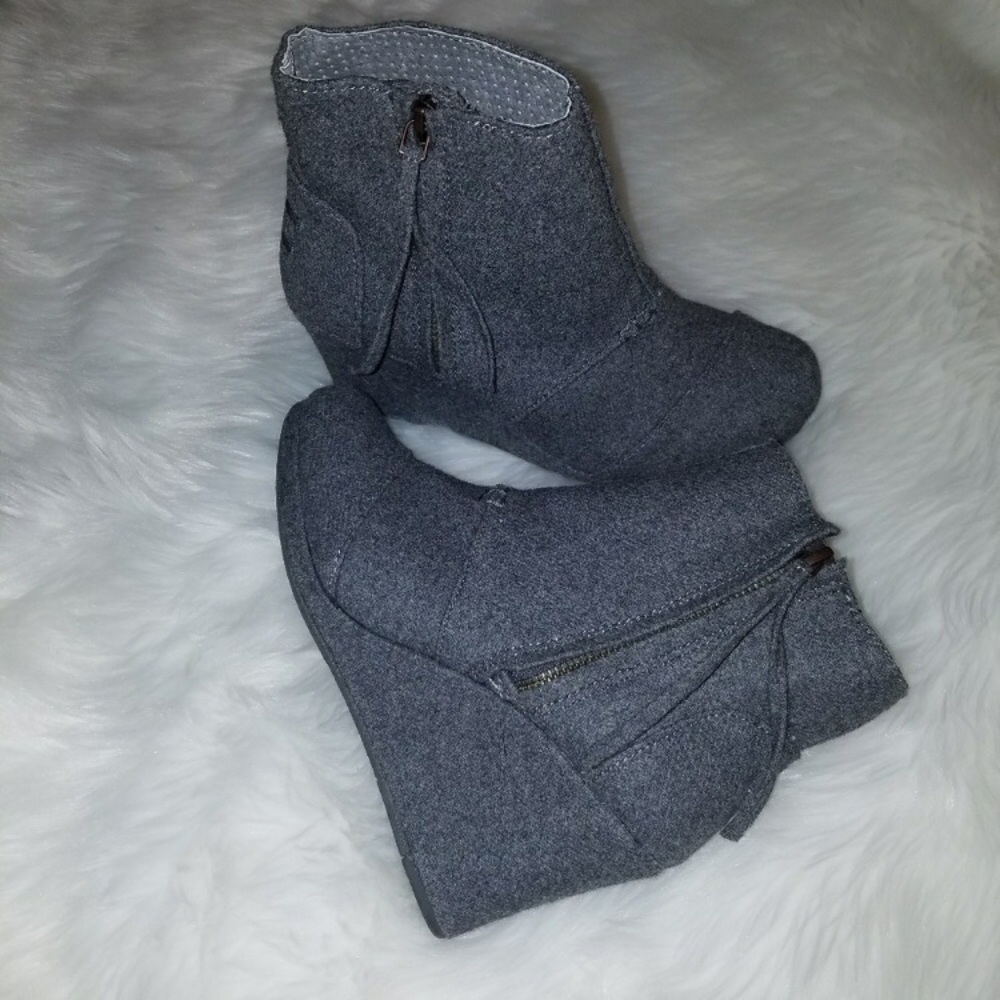 Toms Desert Wedges, Gray Felt, like new